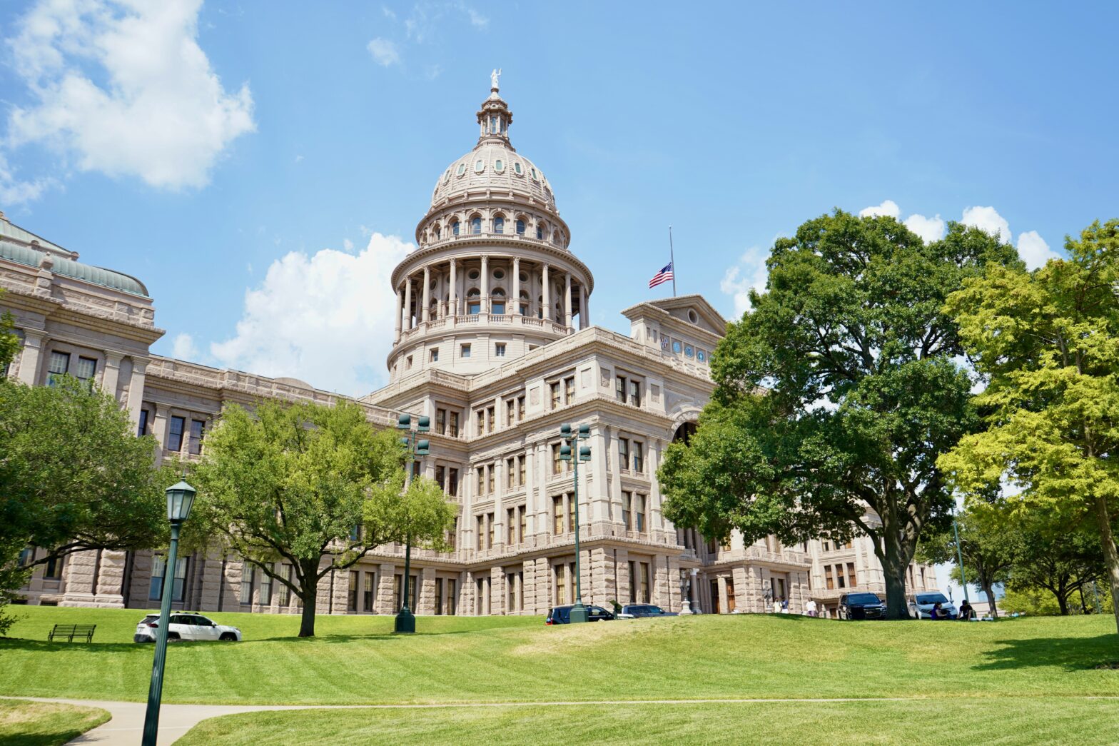 photo of the texas state capitol on a clear sunny day in downtown austin, tx